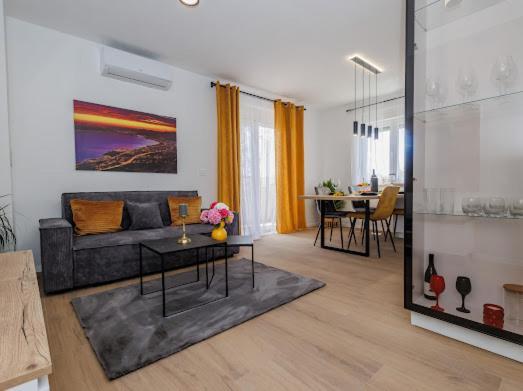 Story, Besplatan Parking, Balkon Kastela